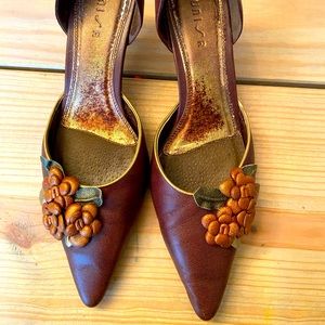 Unique brown kitten heels size 8